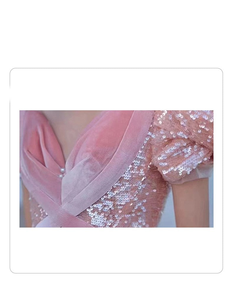 高級女性のためのピンクのイブニングドレス